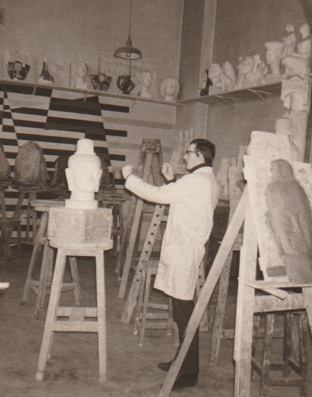 He studied in the Fine Art School in Rennes ( in Francis Pellerin's studio in 1964 ) then in the Fine Art School in Bordeaux